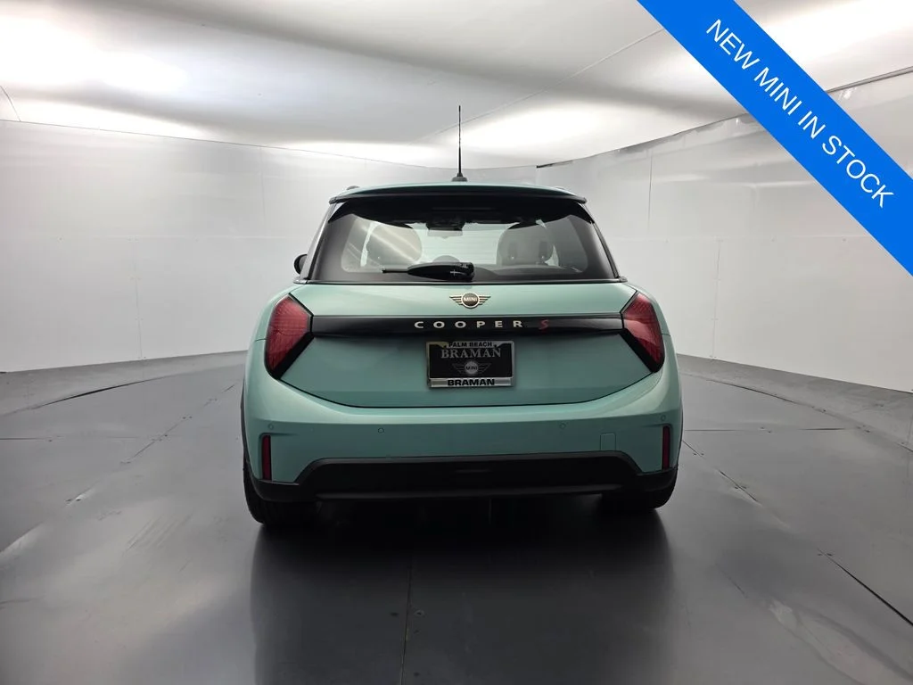New 2026 Green MINI Signature Plus image 5