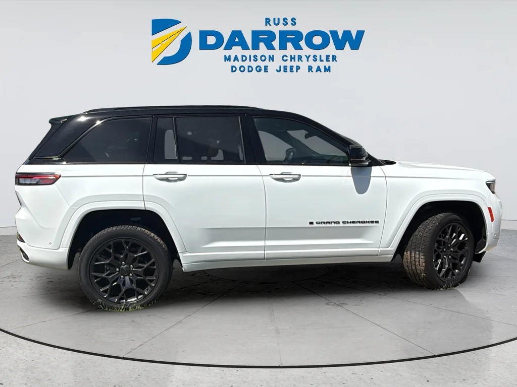 New 2025 Bright White Clear-Coat Exterior Paint Jeep Summit Reserve image 11