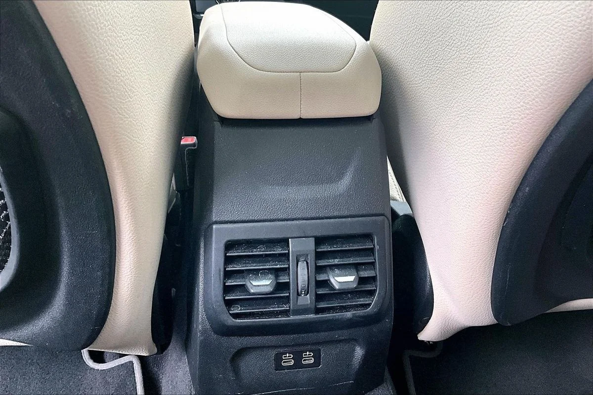 Used 2023  BMW i sDrive image 10