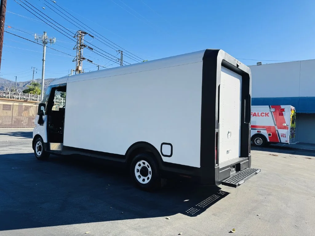 Used 2024 White BrightDrop Base image 22