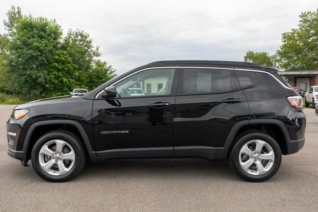 Used 2019 Black Jeep Latitude image 9