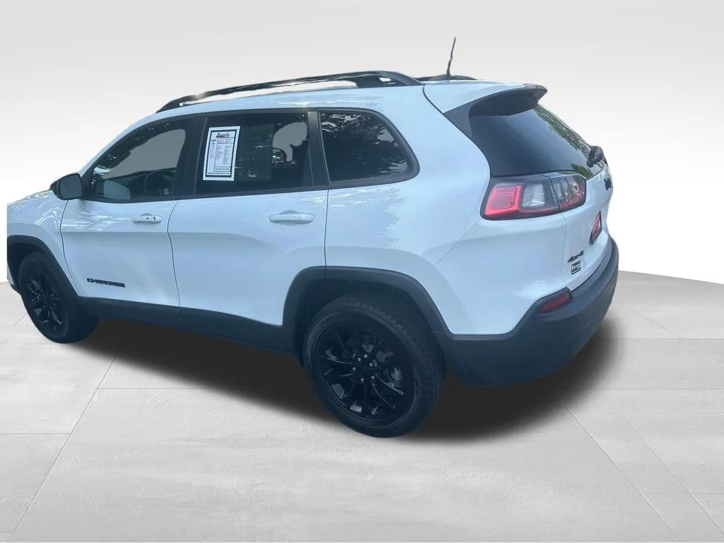 Used 2023 White Jeep Altitude image 20