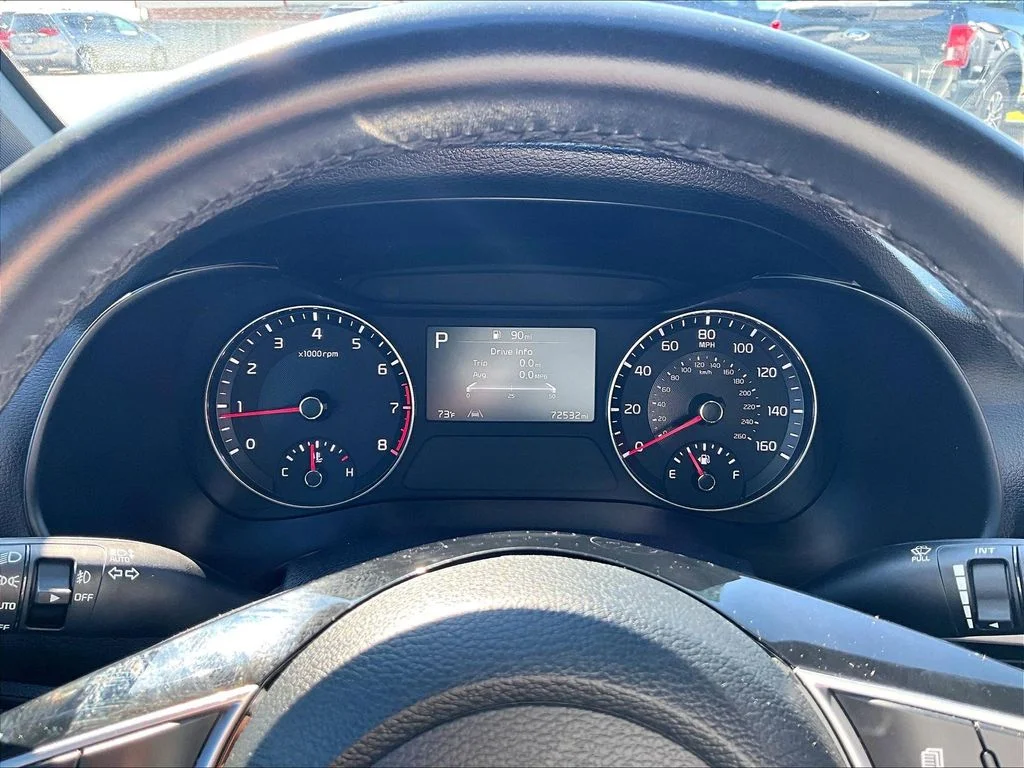 Used 2024 White Kia GT-Line image 21