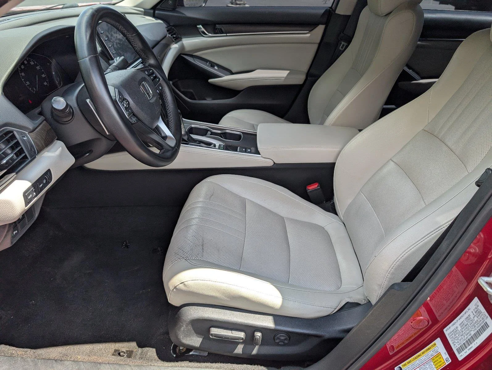 Used 2018 Radiant Red Metallic Honda Touring 1.5T image 13