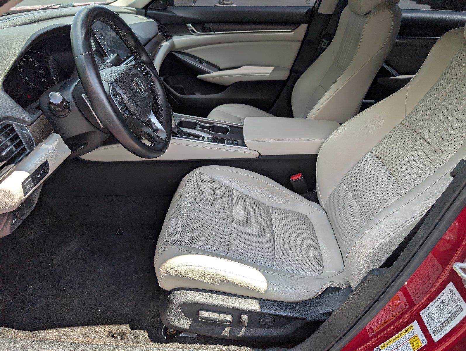 Used 2018 Radiant Red Metallic Honda Touring 1.5T image 13