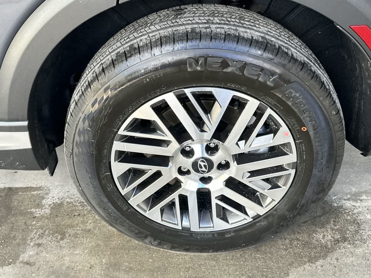 New 2027 Gray Hyundai SEL FWD image 11