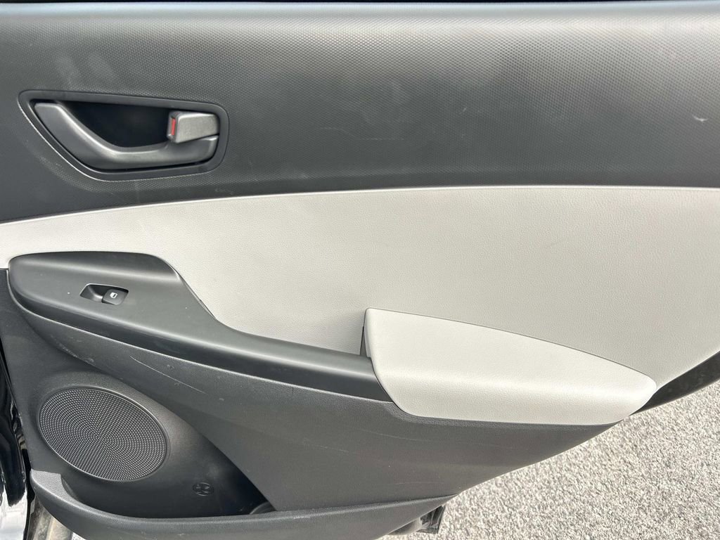 Used 2022 Ultra Black Hyundai SEL image 21