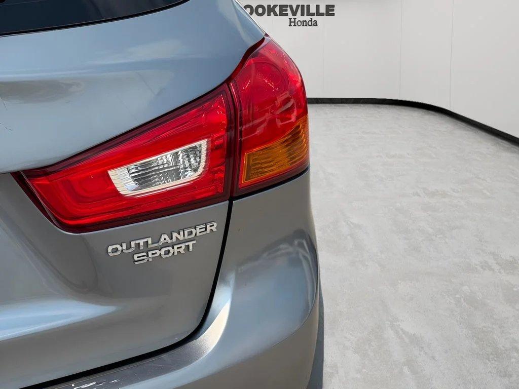 Used 2017 Silver Mitsubishi 2.0 ES image 9