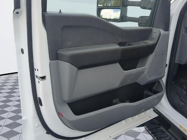 New 2024 Oxford White Ford F-550® XL image 9