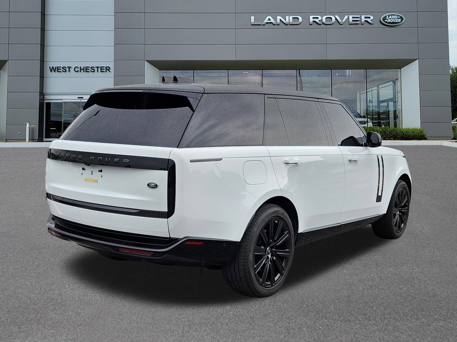 Certified Used 2023 Fuji White Land Rover SE image 4