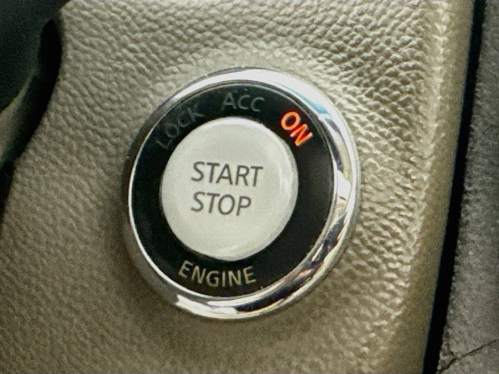Used 2008 Ivory Pearl INFINITI Journey image 20