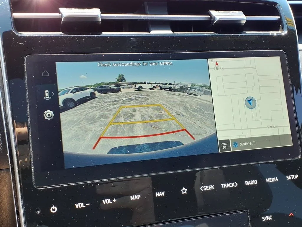 Used 2024 White Hyundai SEL image 16