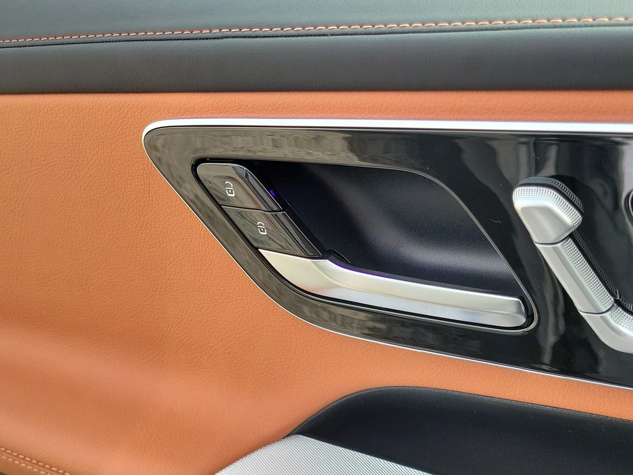 New 2027 MANUFAKTUR Alpine Grey Mercedes-Benz GLC 300 image 24