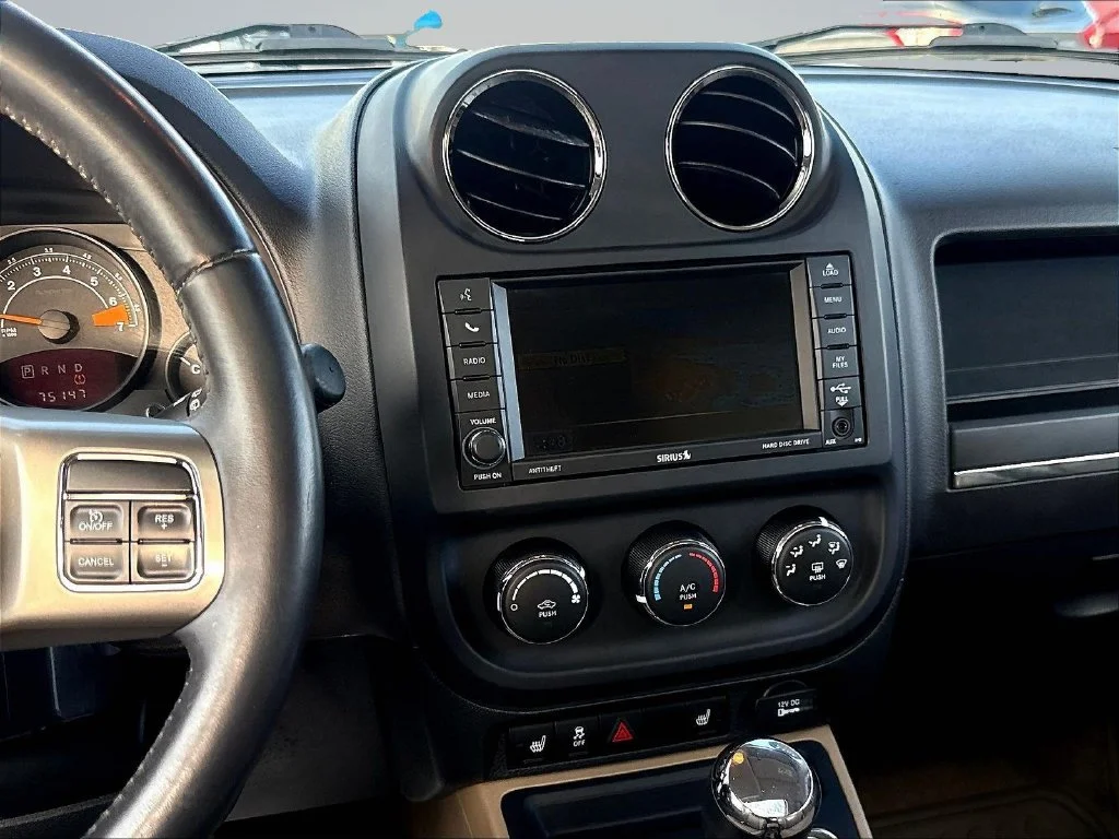 Used 2015 True Blue Pearlcoat Jeep Latitude image 15