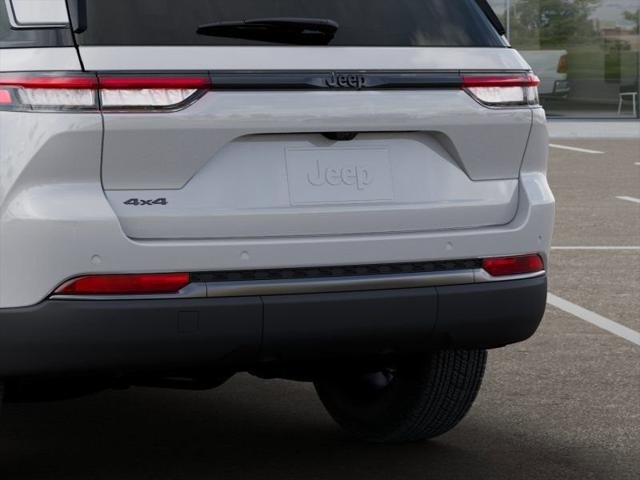 New 2026 Bright White Clear-Coat Exterior Paint Jeep Laredo image 39