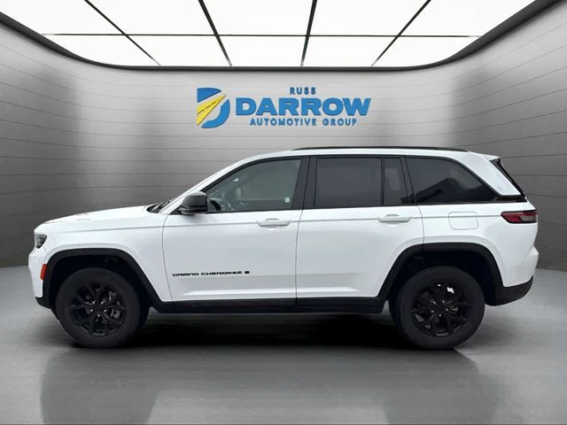 Used 2024 White Jeep Altitude image 2