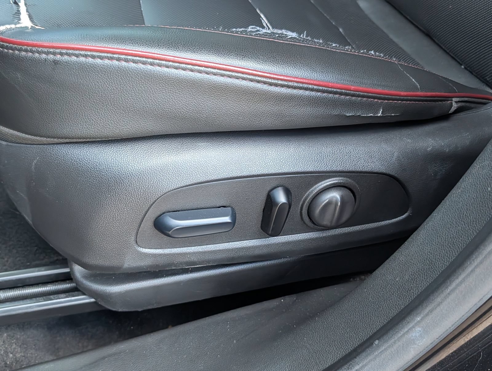 Used 2024 Mosaic Black Metallic Chevrolet RS image 10