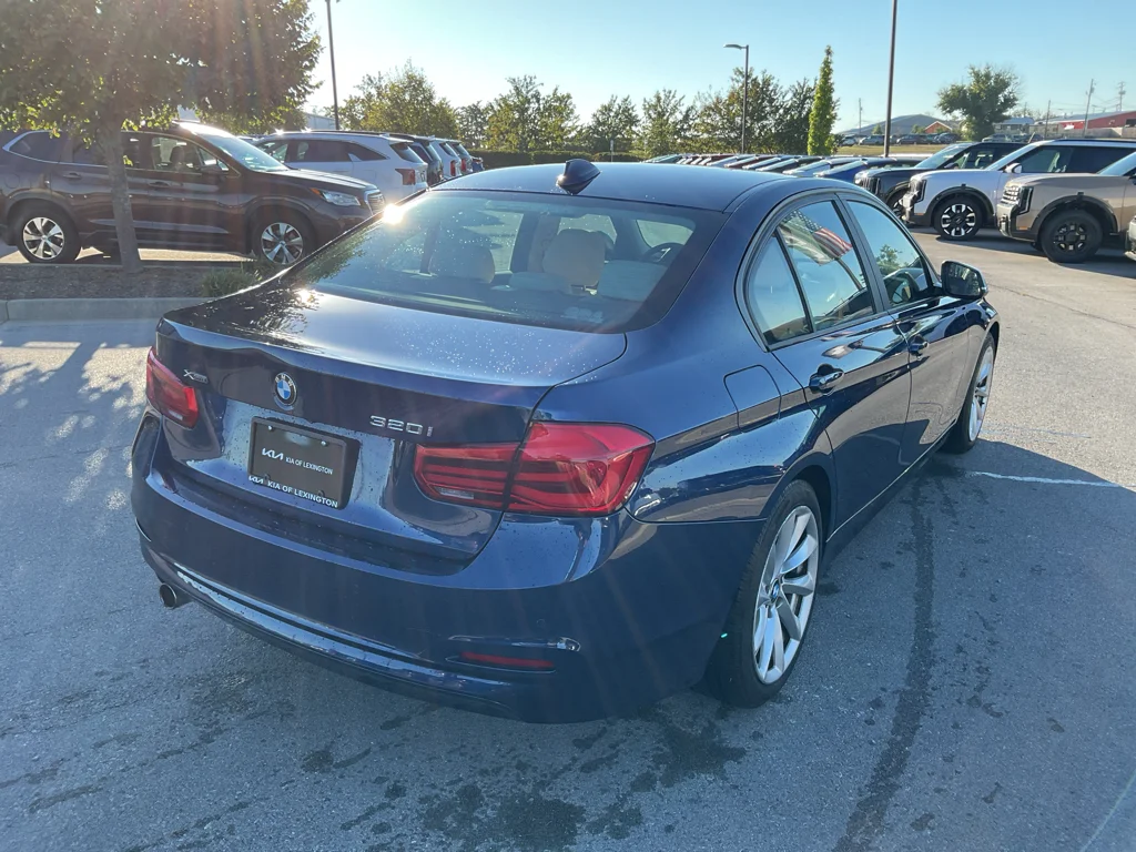 Used 2018 Mediterranean Blue Metallic BMW 320i xDrive image 9