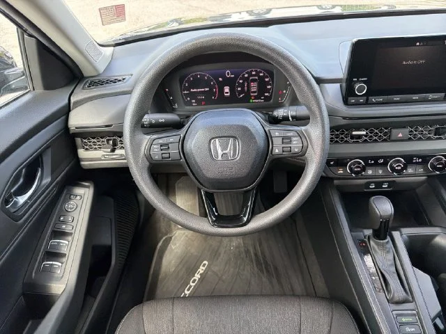 Used 2025  Honda SE image 14