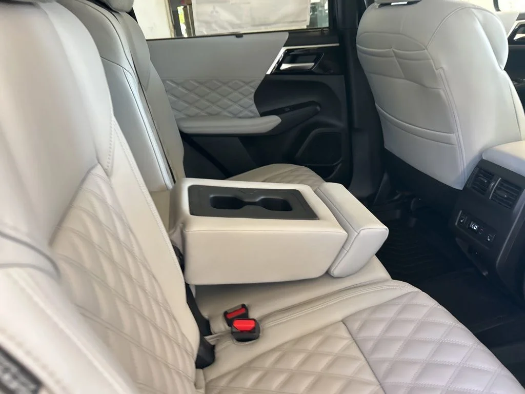 2025 Mitsubishi Outlander Plug-in Hybrid SEL - Photo 32