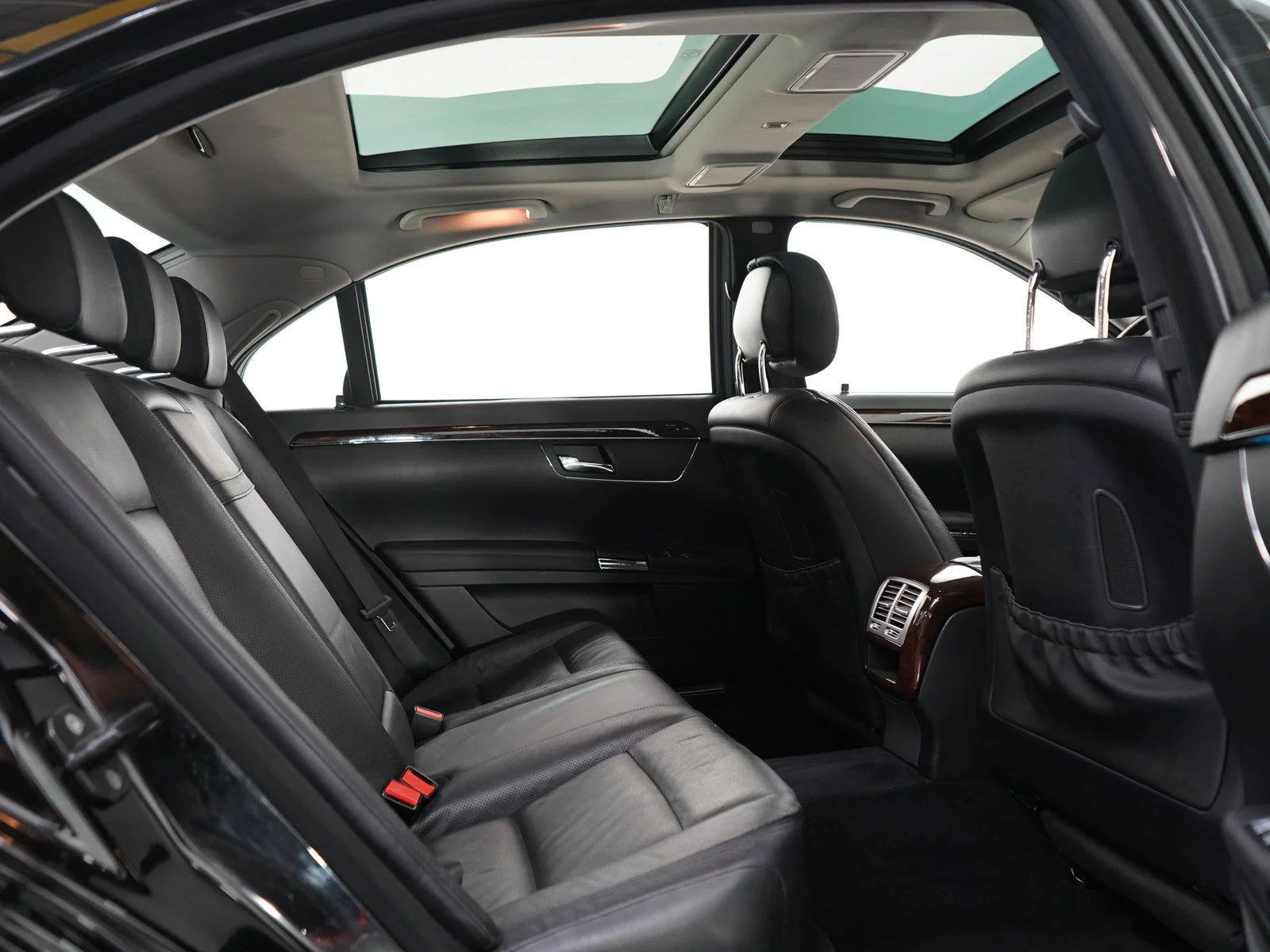 Used 2011 Black Mercedes-Benz 4D SEDAN S550 4MATIC® image 12