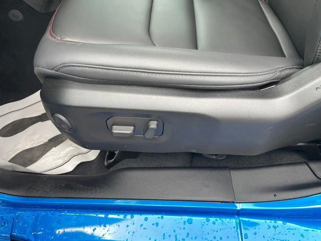New 2026 Hydro Blue Pearl-Coat Exterior Paint Jeep Rubicon X image 19