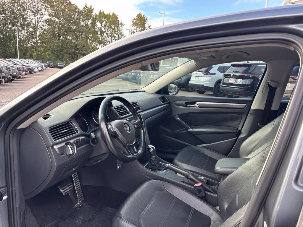 Used 2016 Gray Volkswagen 1.8T R-Line image 7