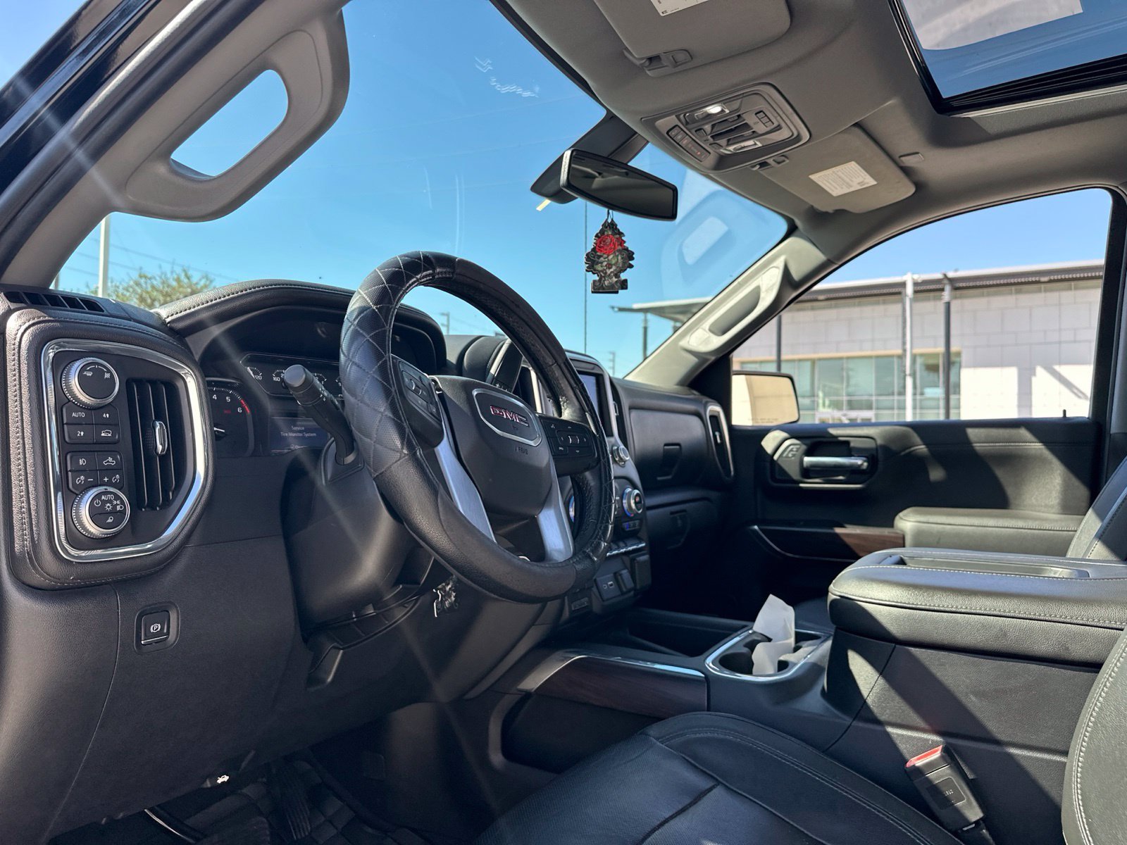 Used 2019 Onyx Black GMC SLT image 8