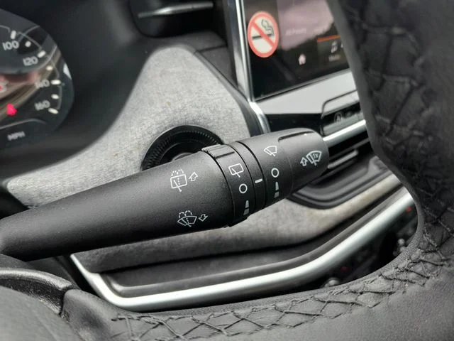 Used 2024 White Jeep Latitude image 17