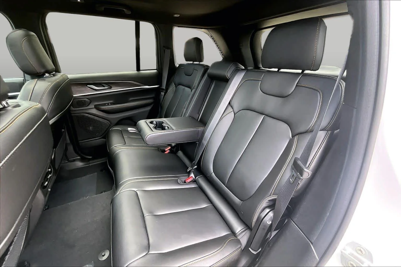 New 2026 Bright White Clear-Coat Exterior Paint Jeep 85th Anniversary Edition image 21