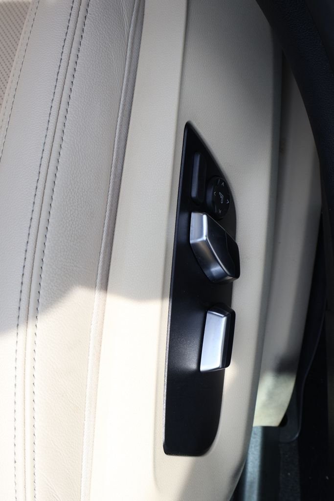 Used 2023 Black BMW i image 16