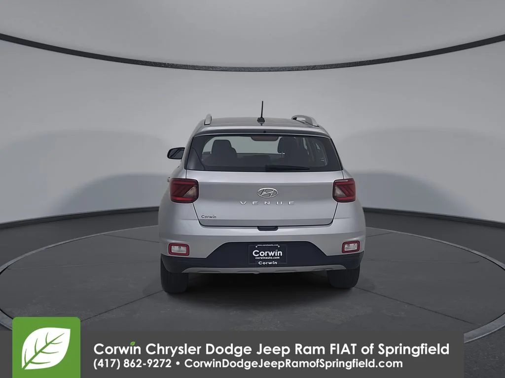 Used 2025 Silver Hyundai SEL image 13