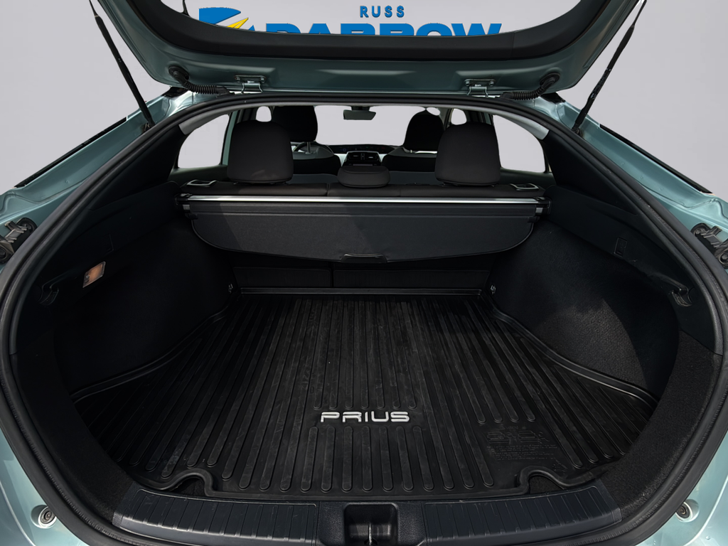 Used 2022 Pearl Toyota LE image 28