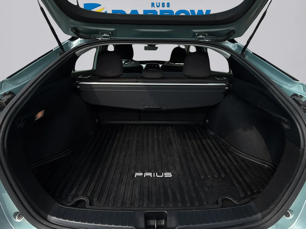 Used 2022 Pearl Toyota LE image 28