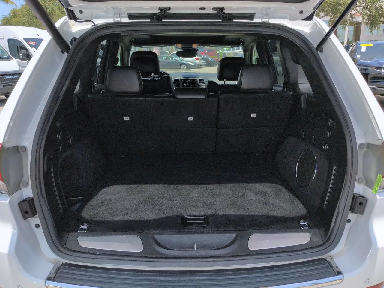 Used 2018 Bright White Clearcoat Jeep Overland image 13