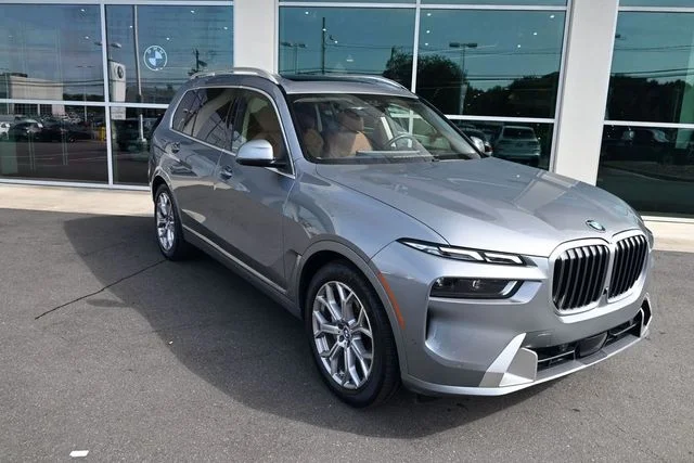 Used 2024 Gray BMW xDrive40i image 6