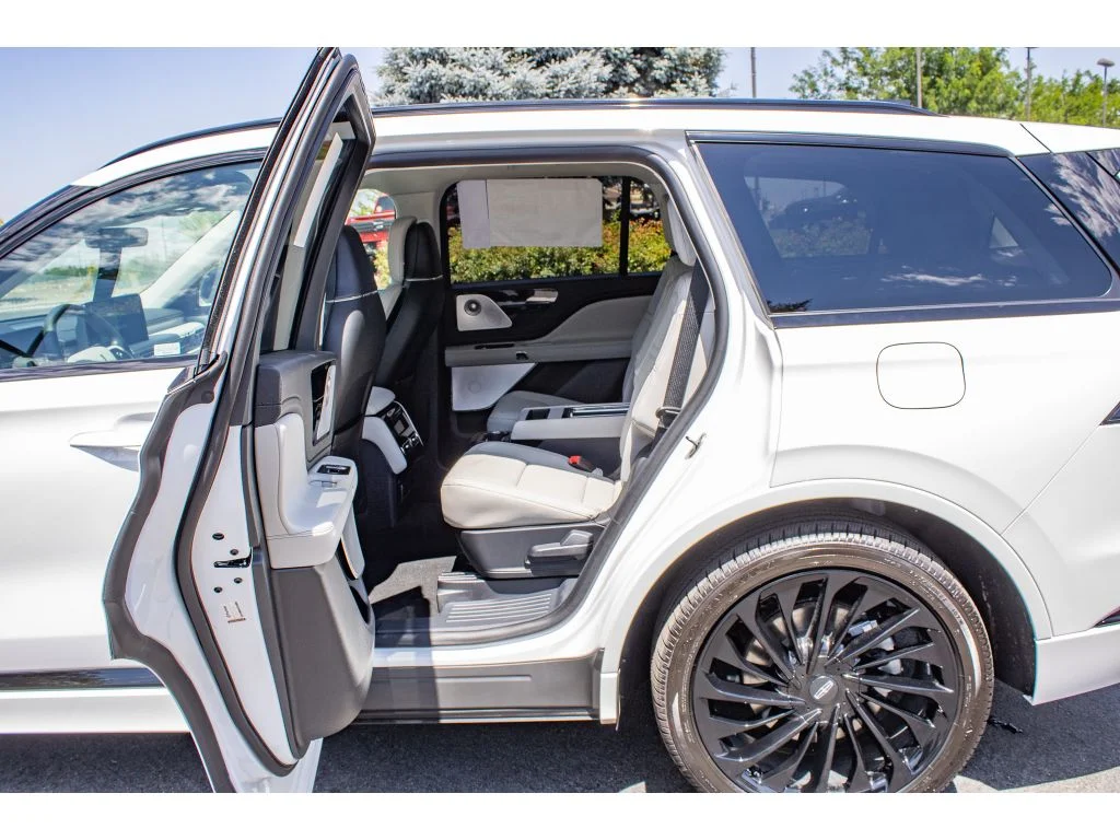 New 2026 PRISTINE WHITE METALLIC Lincoln Reserve image 17