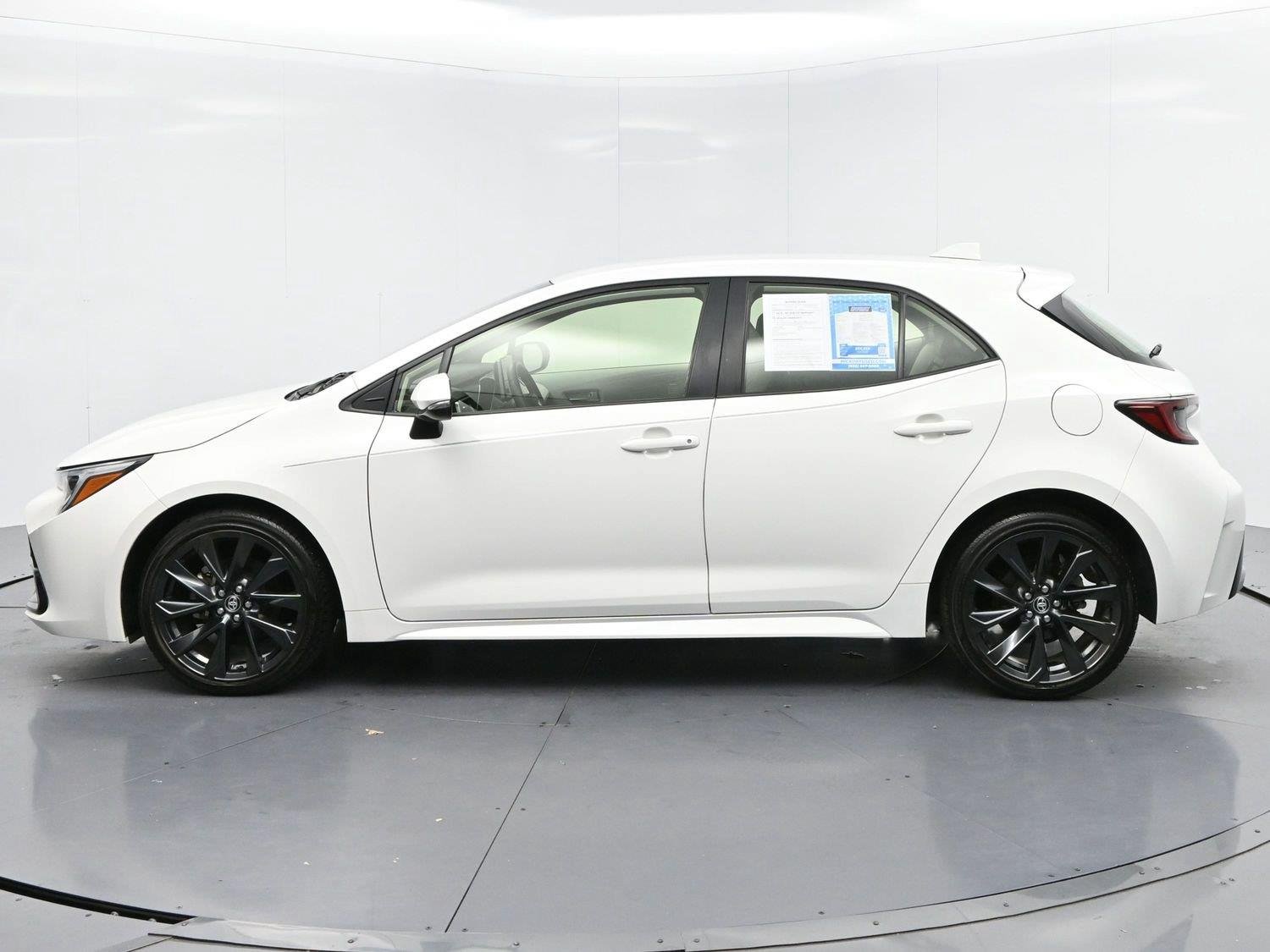 Used 2024 Ice Cap Toyota XSE image 4