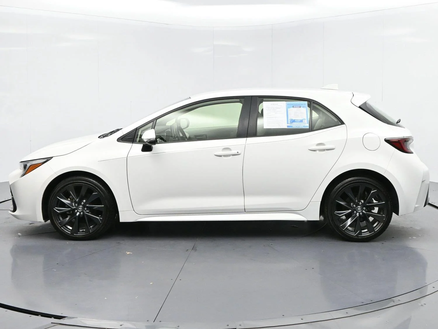 Used 2024 Ice Cap Toyota XSE image 4