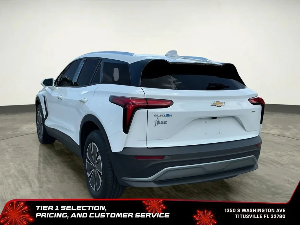 Used 2024 Summit White Chevrolet LT image 6