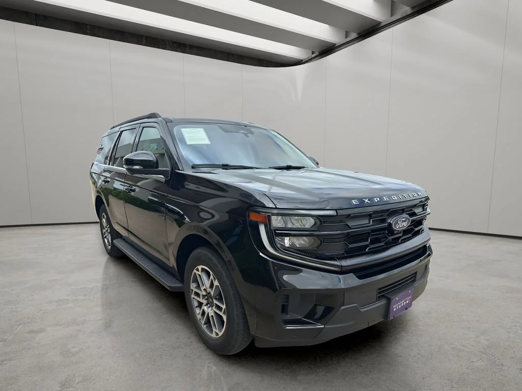 Used 2025 Agate Black Metallic Ford Active image 12