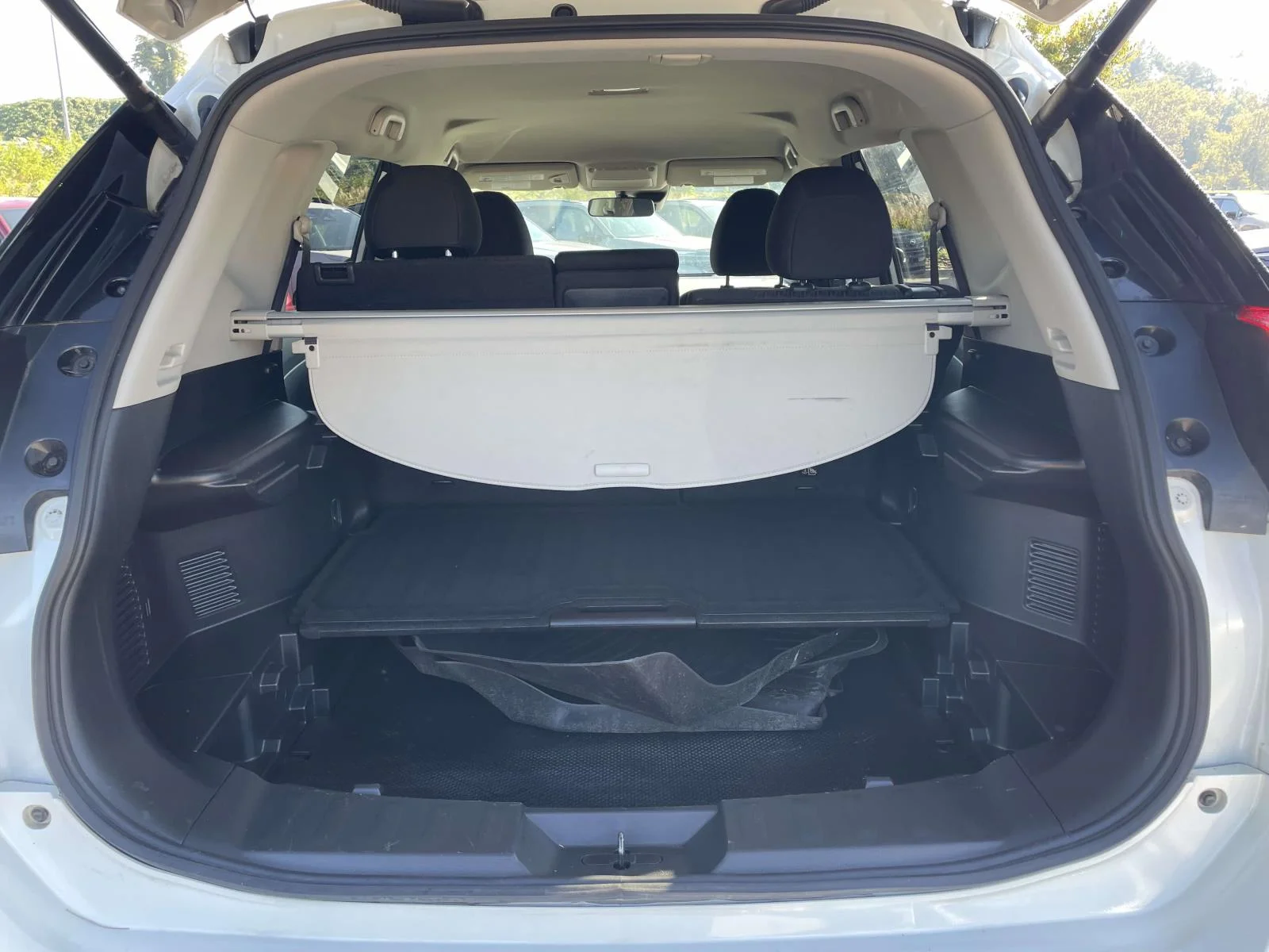 Used 2020 Pearl White Tricoat Nissan SV image 30