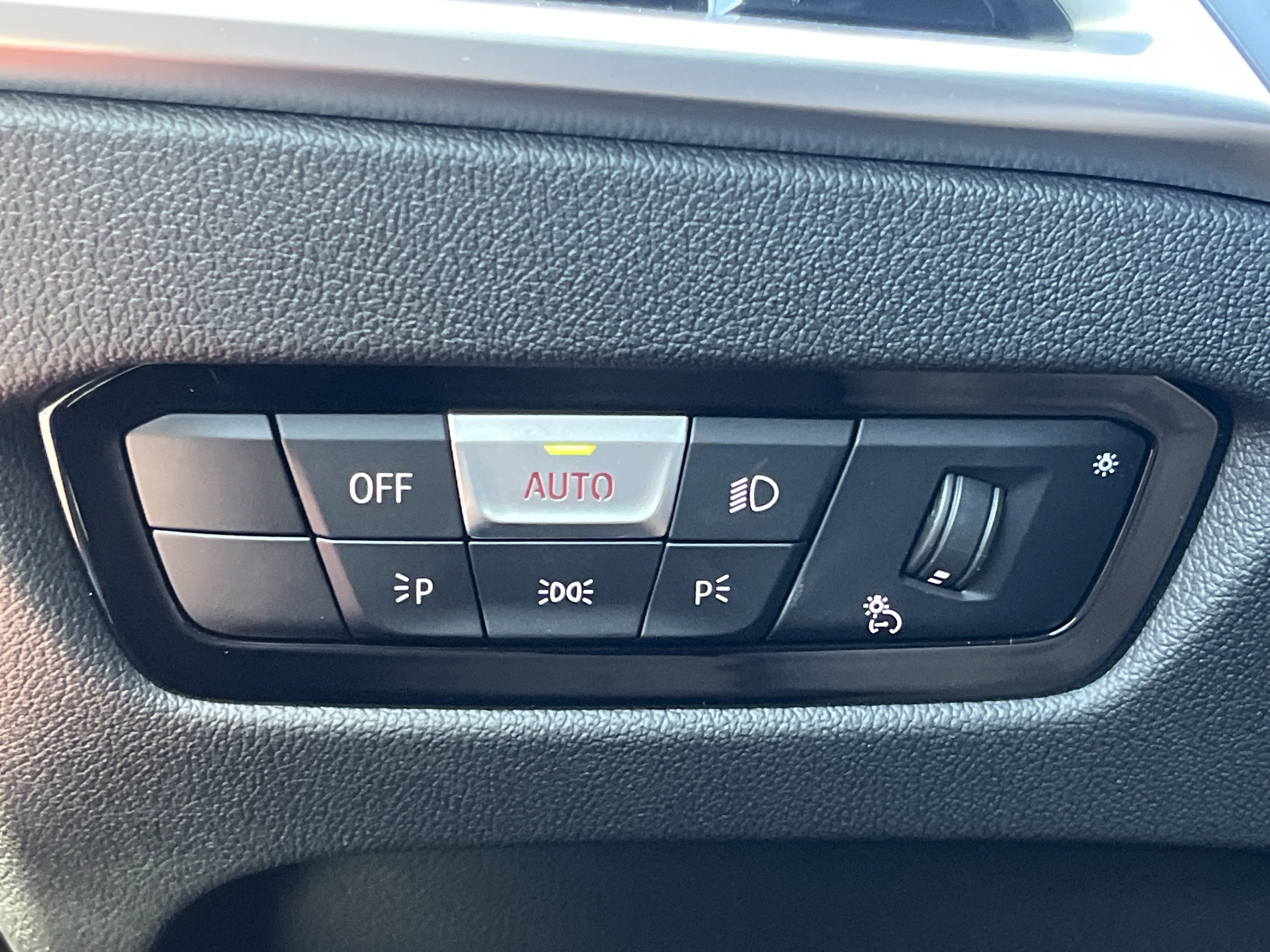 2026 BMW 3 Series 330i - Photo 15