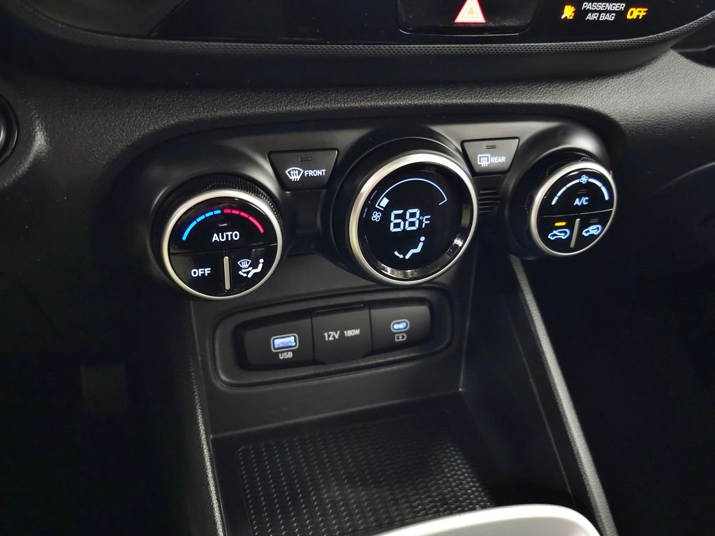 2025 Hyundai Venue SEL - Photo 25