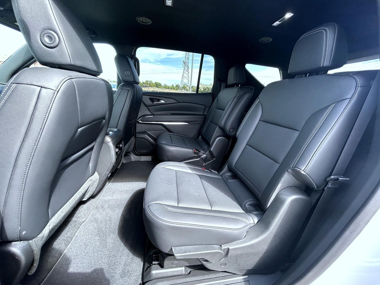 New 2027 Summit White Chevrolet LT image 20
