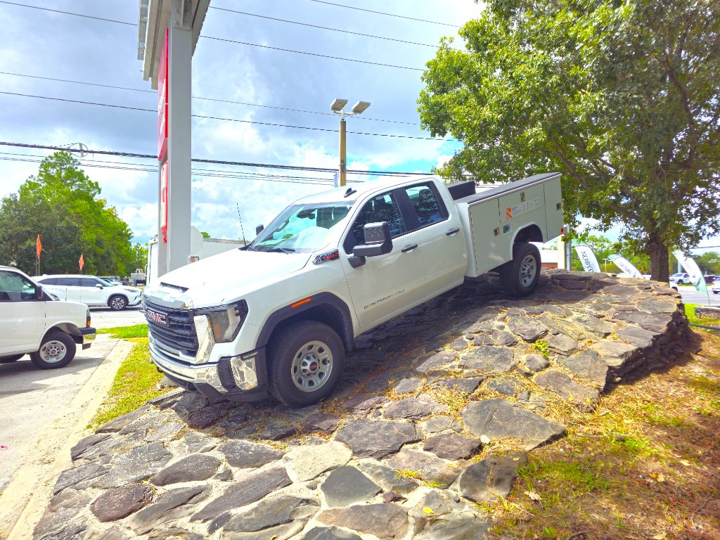 2026 GMC Sierra 3500HD Pro - Photo 11