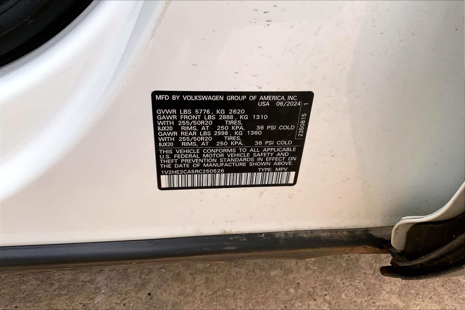 Used 2024 Pure White Volkswagen 2.0T SE w/Technology image 34