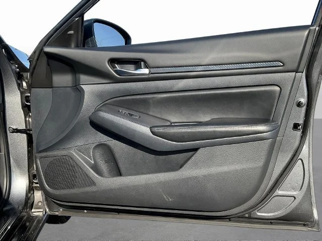 Used 2025 Gray Nissan 2.5 SV image 27