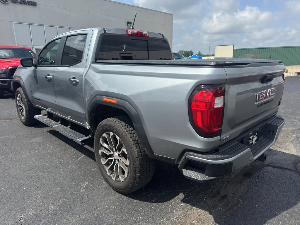 Used 2025 Sterling Metallic GMC 4WD Denali image 8