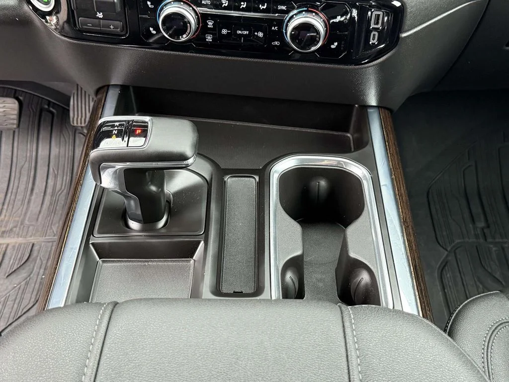 Used 2024 Silver GMC Elevation image 19